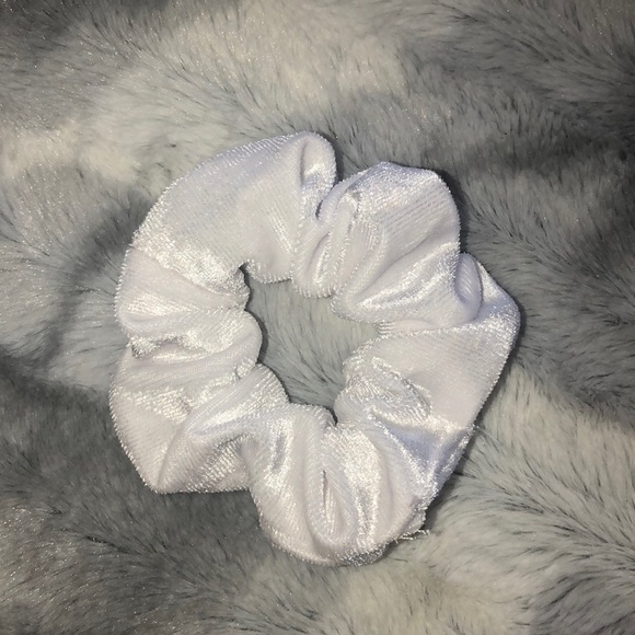3 Velvet Scrunchies - Picture 3 of 4
